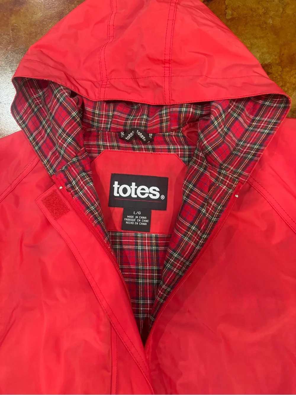 totes Women’s Red Hooded Rain Jacket With Plaid Lining Size L